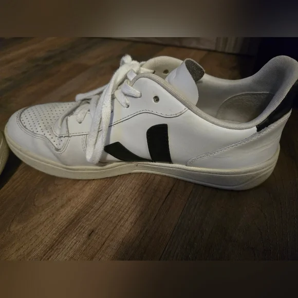 Veja Men's White and Black V_10 Leather Sneakers 10.5 - Picture 2 of 8
